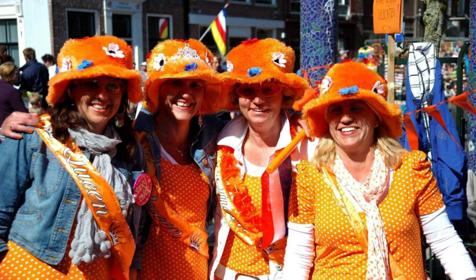 Il Belvedere si tinge d’arancione, ad Azzate torna la festa olandese