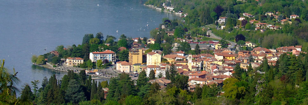 Auguri in piazza a Porto Valtravaglia