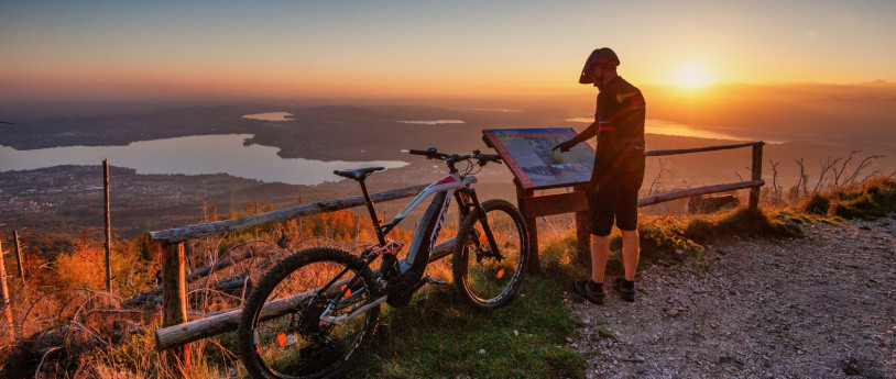 Allarga l’orizzonte. Pedala nella terra dei laghi