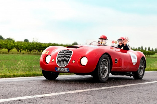 Lombardia retrò, a spasso su un auto d'epoca Lombardia retrò, a spasso su un auto d'epoca