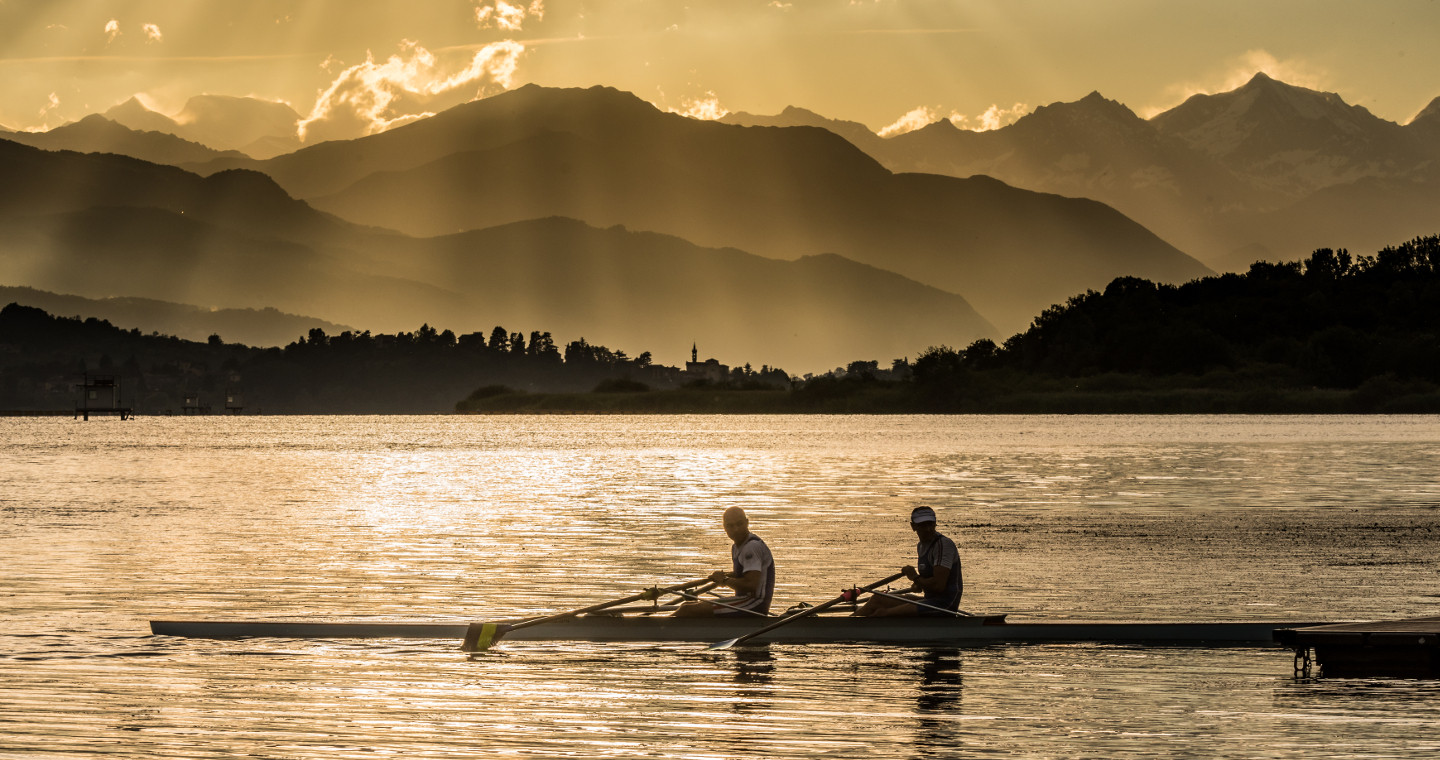 Canottieri sul lago di Varese