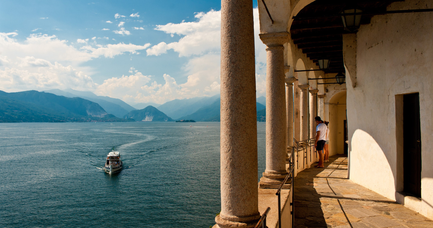 Vista del lago Maggiore dall'Eremo di Santa Caterina del Sasso