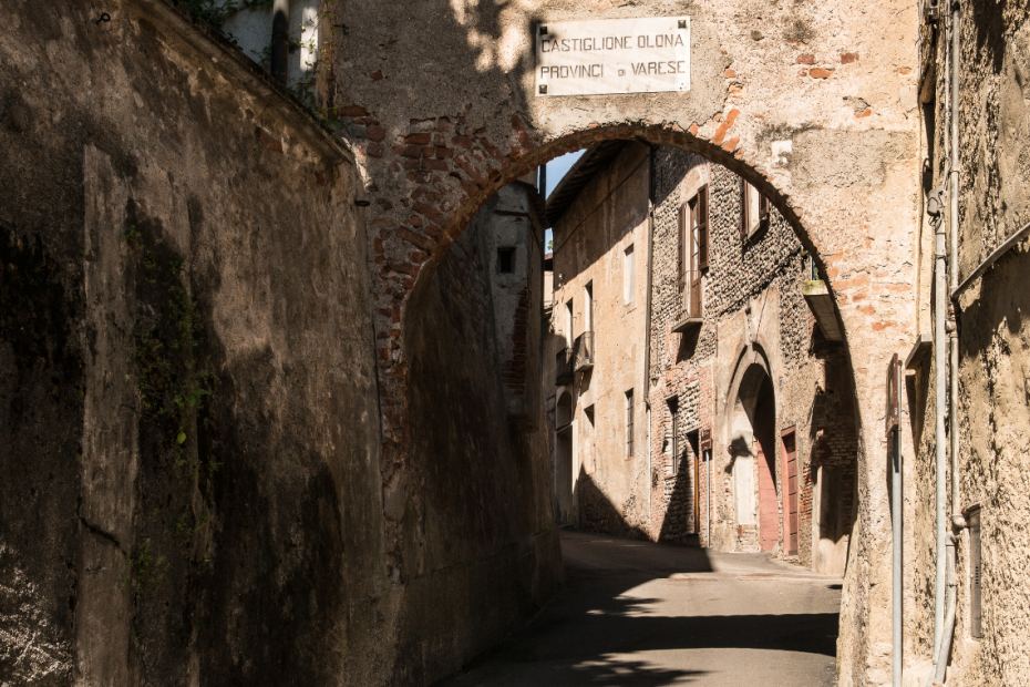 l fascino senza tempo di Castiglione Olona, un borgo che conserva ancora oggi l’anima del Rinascimento italiano.