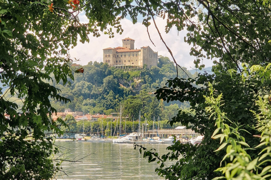 La maestosa Rocca di Angera domina il Lago Maggiore e regala panorami spettacolari.