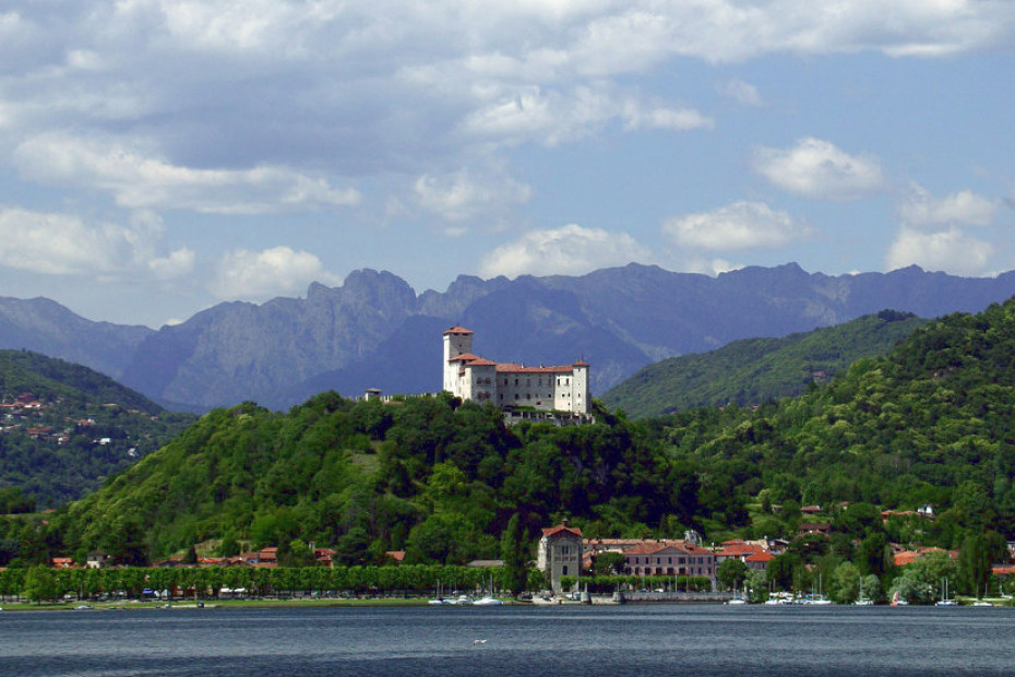 Cycling by Lake Maggiore: from Angera to Laveno