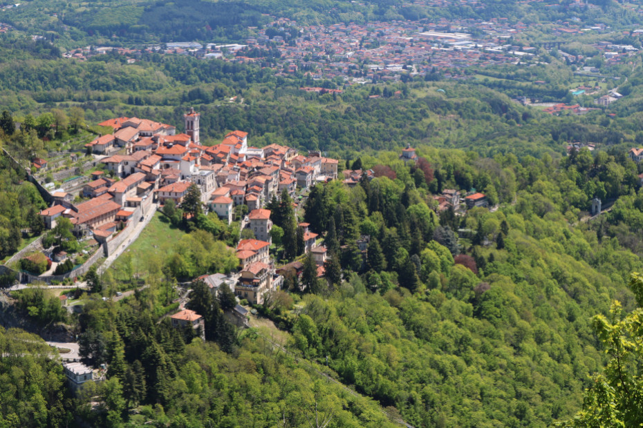L’affascinante colpo d’occhio sul borgo di Santa Maria del Monte a Varese