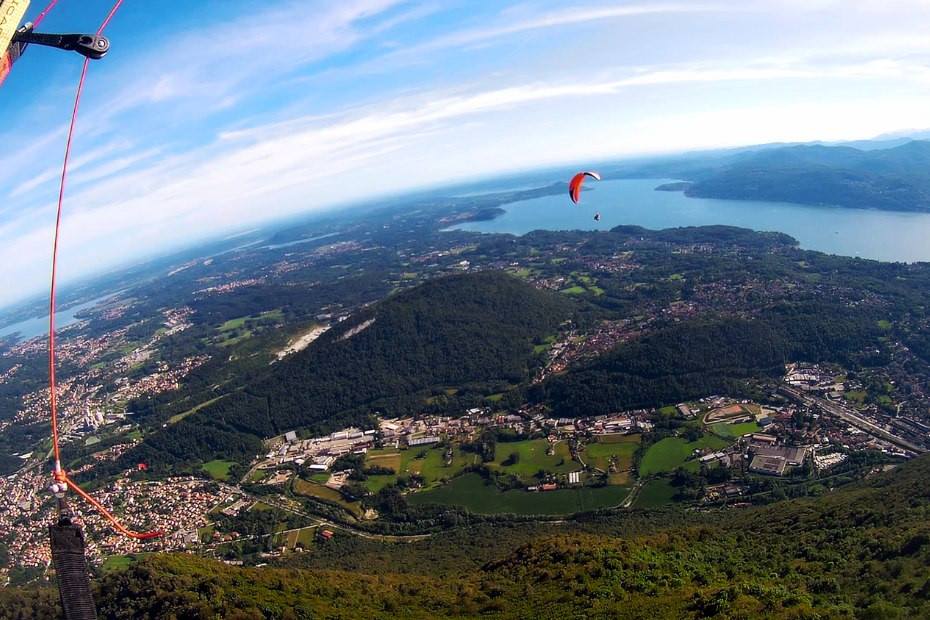 La magia del volo libero sul Lago Maggiore