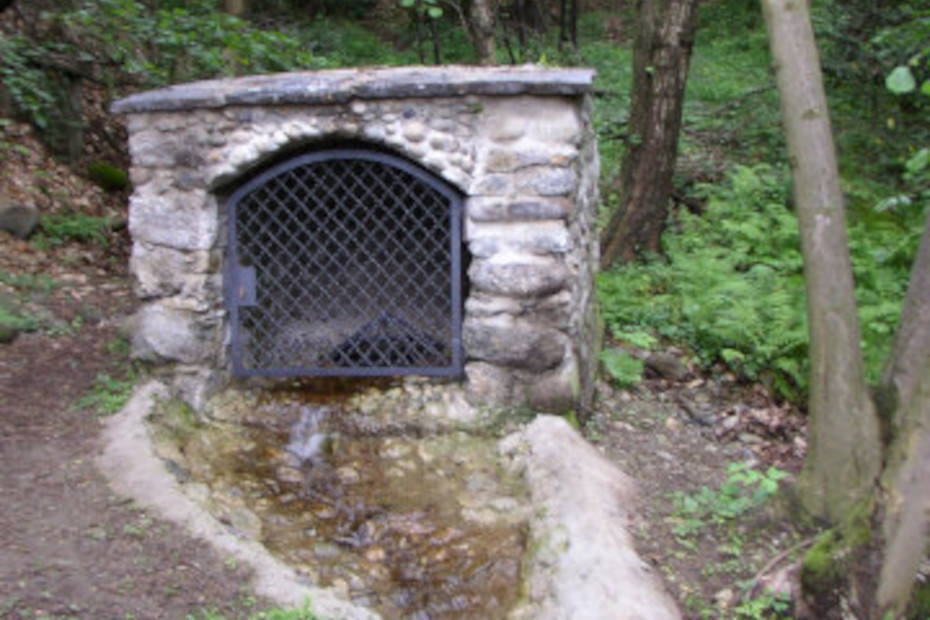 La parte monumentata di una delle sorgenti del fiume Seveso