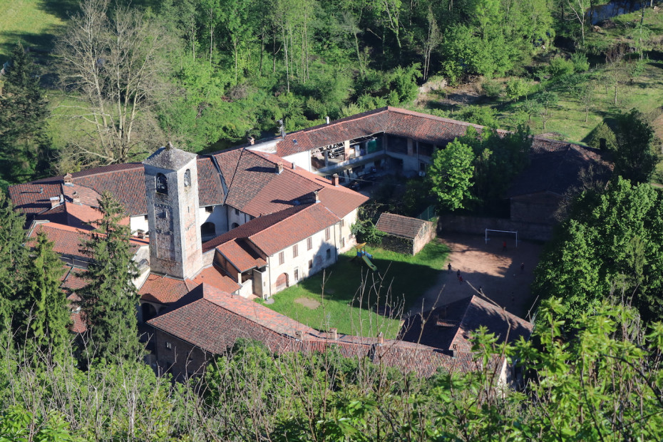 Veduta del complesso della Badia di San Gemolo in Ganna (Ph: Insubriparks)
