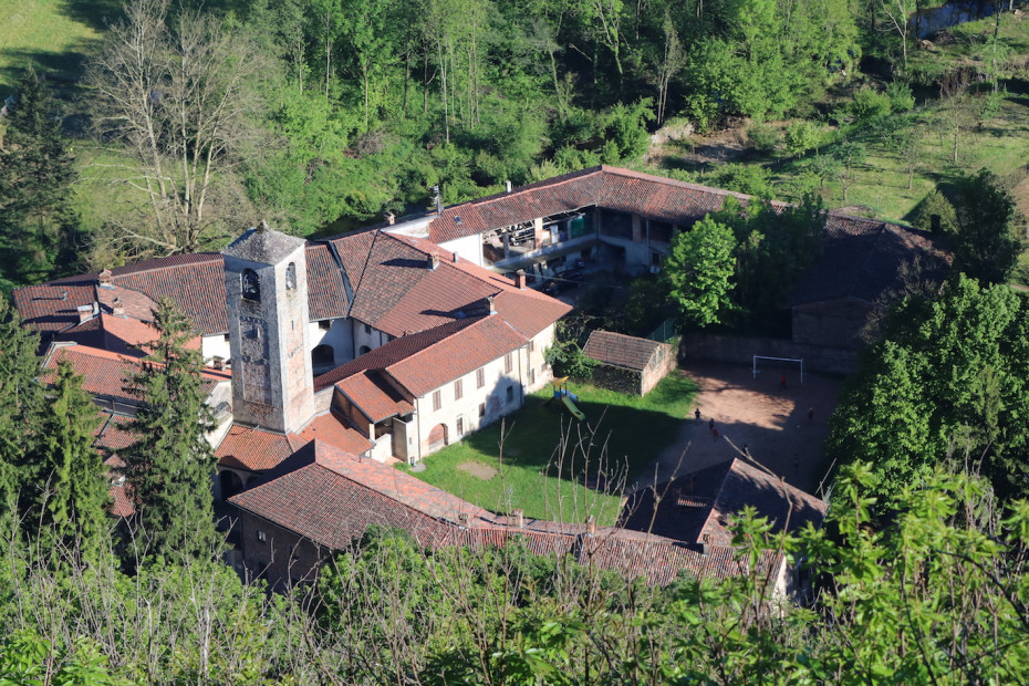 Veduta del complesso della Badia di San Gemolo in Ganna (Ph: Insubriparks)