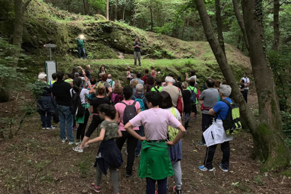 L’esterno della camera in roccia nel Parco Regionale Spina Verde di Como (Ph: Insubriparks)