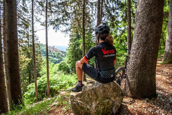 Cicloturismo a Varese - Parco Campo dei Fiori vista sul Sacro Monte di Varese