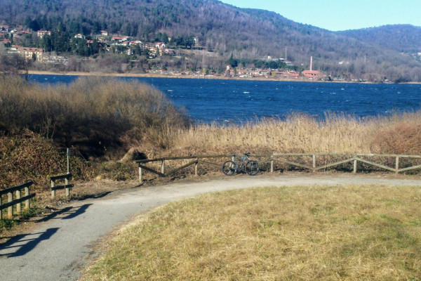 Bike Tour around the Lakes of Comabbio and Varese