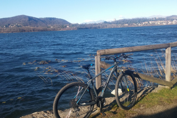 Bike Tour around the Lakes of Comabbio and Varese
