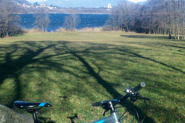 Bike Tour around the Lakes of Comabbio and Varese