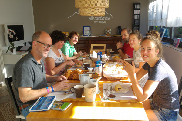 Colazione di ospiti olandesi a Villa Monterosa - https://rb.gy/nnl2y2