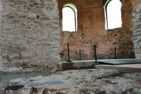 Interno della chiesa di Santa Maria foris portas