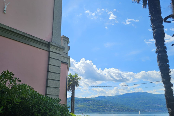 La Villa e il lago Maggiore. 